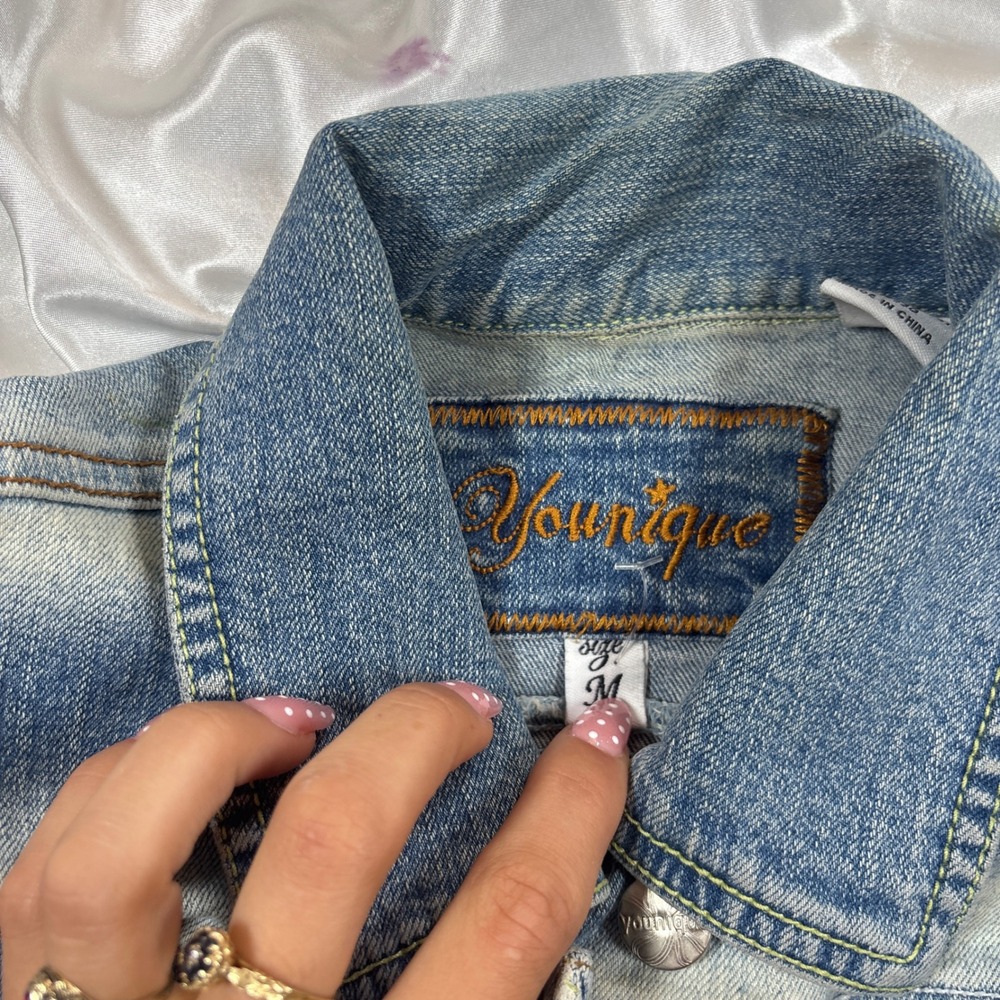 y2k Denim Jacket Blue Excellent Younique Cropped Frayed Hem Medium Wash Trucker - Picture 3 of 4